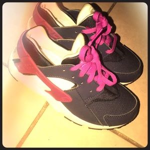 Kids harachi sneakers good condition